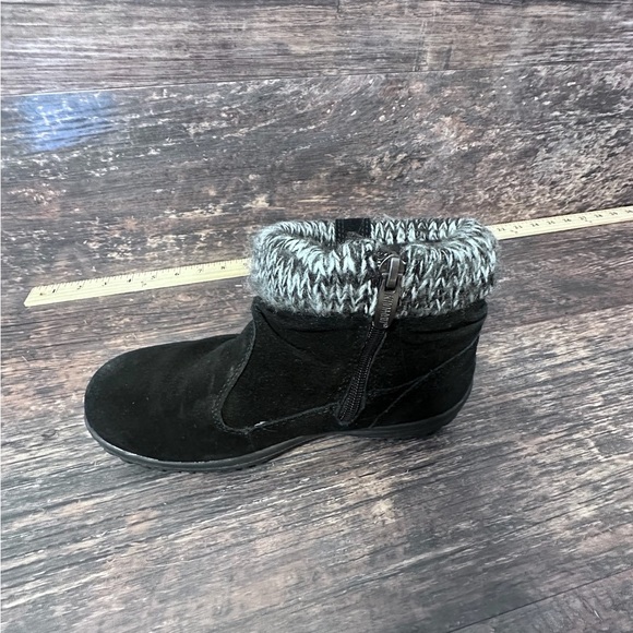 Khombu Black Ankle Boots with Gray Knit Cuff - Picture 2 of 11